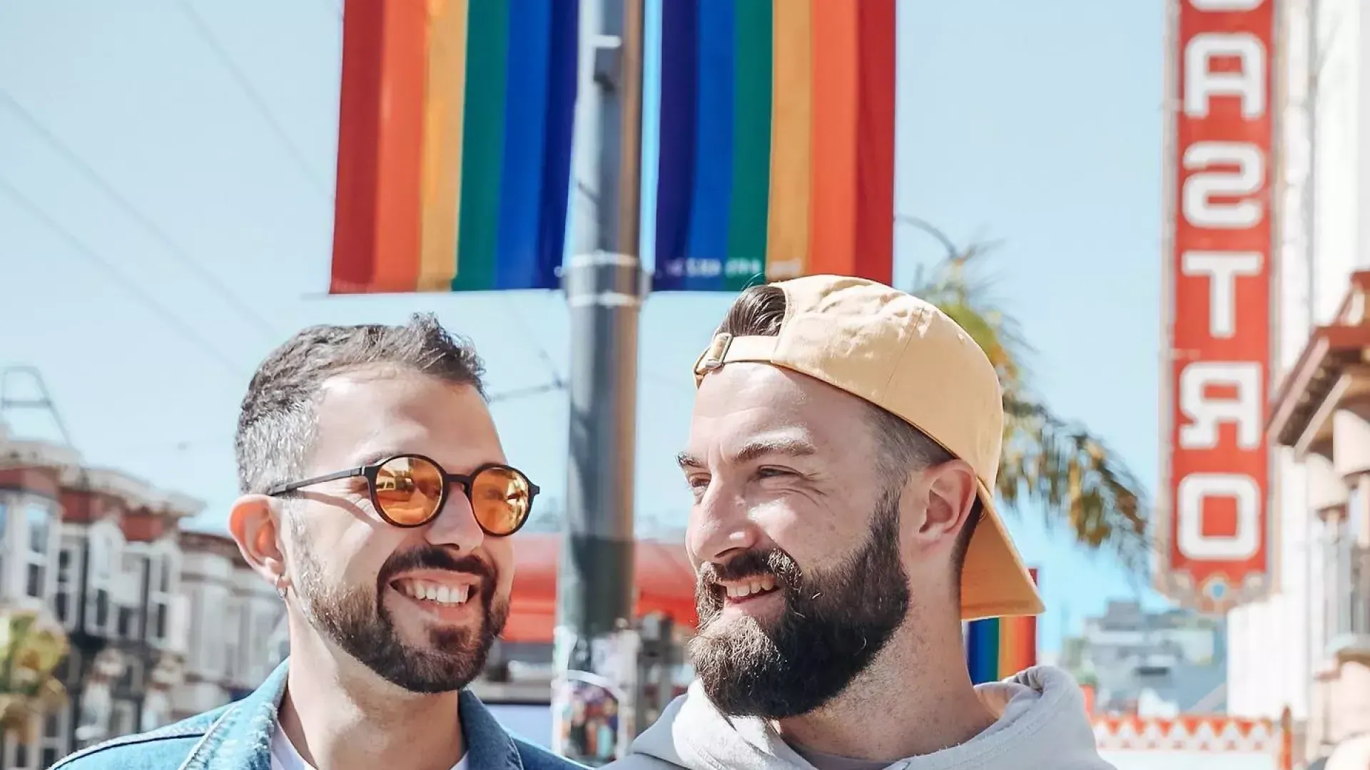 Homens passeando no Castro