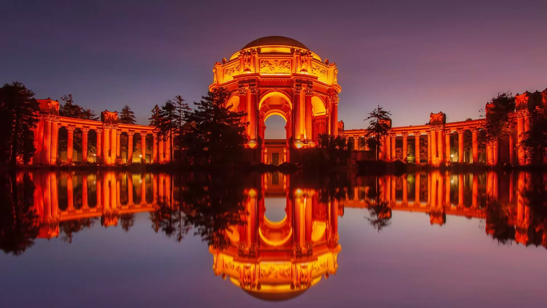 Palácio de Belas Artes à noite.