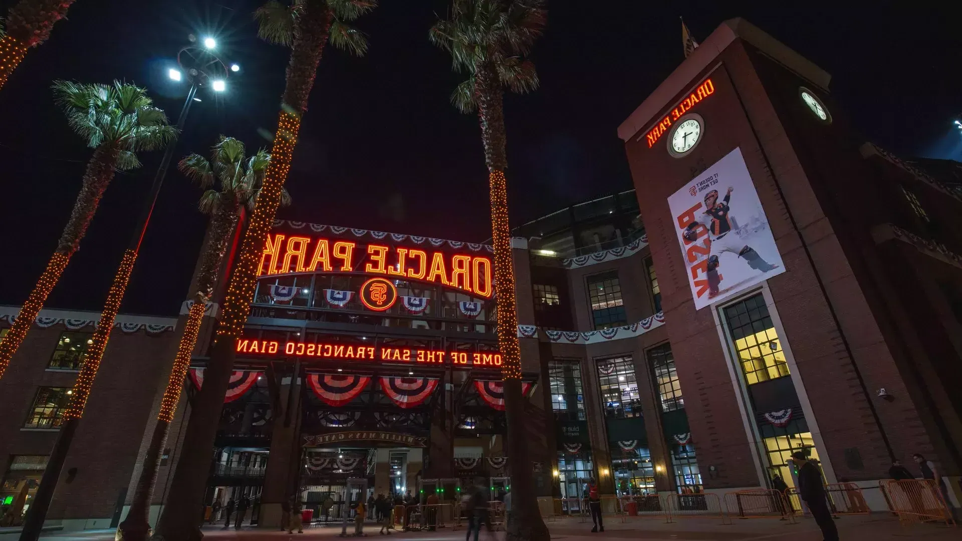 Entrada a la plaza Willie Mays del Oracle Park