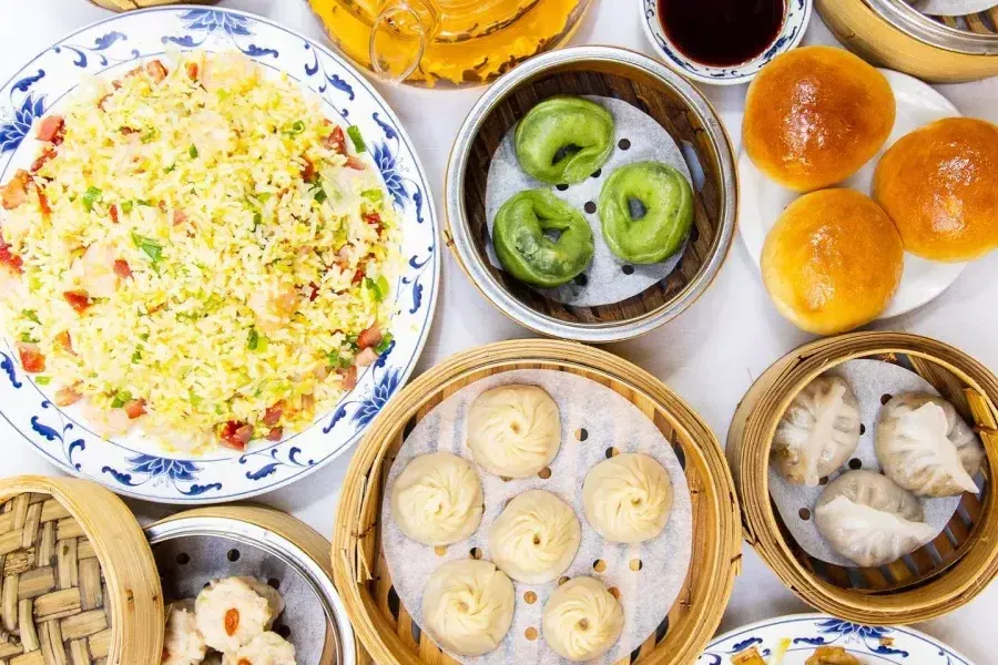 Una variedad de platos dim sum en el restaurante Yank Sing de San Francisco.